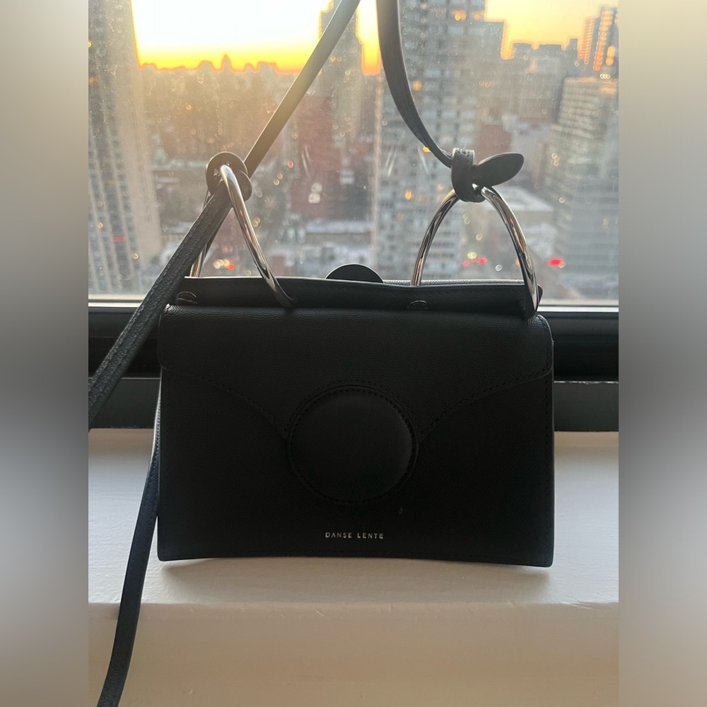 DANSE LENTE
Navy Phoebe Shoulder Bag
